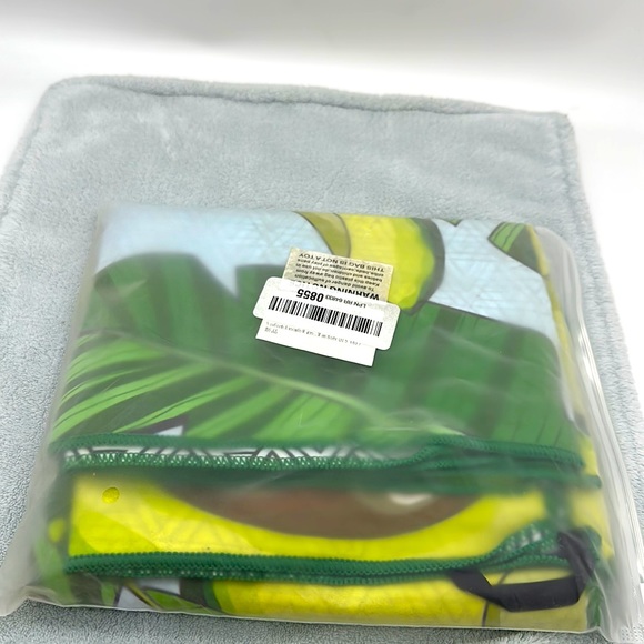 Avocado Large Microfiber Beach Towel-For Men/Women & Children - Picture 2 of 12